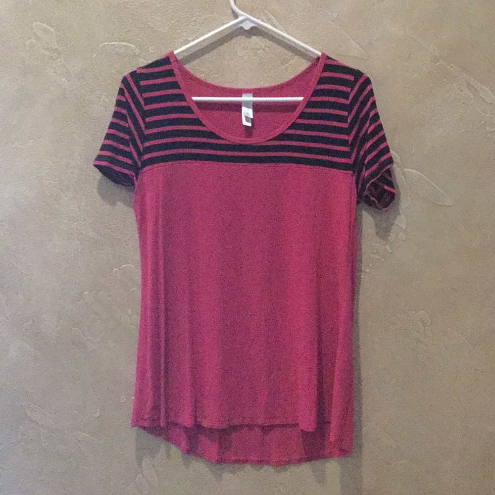 EUC Lularoe Classic T size S